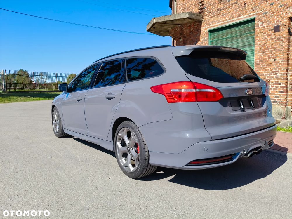 Ford Focus 2.0 EcoBoost ST mit Leder-Exclusiv-Paket - 12