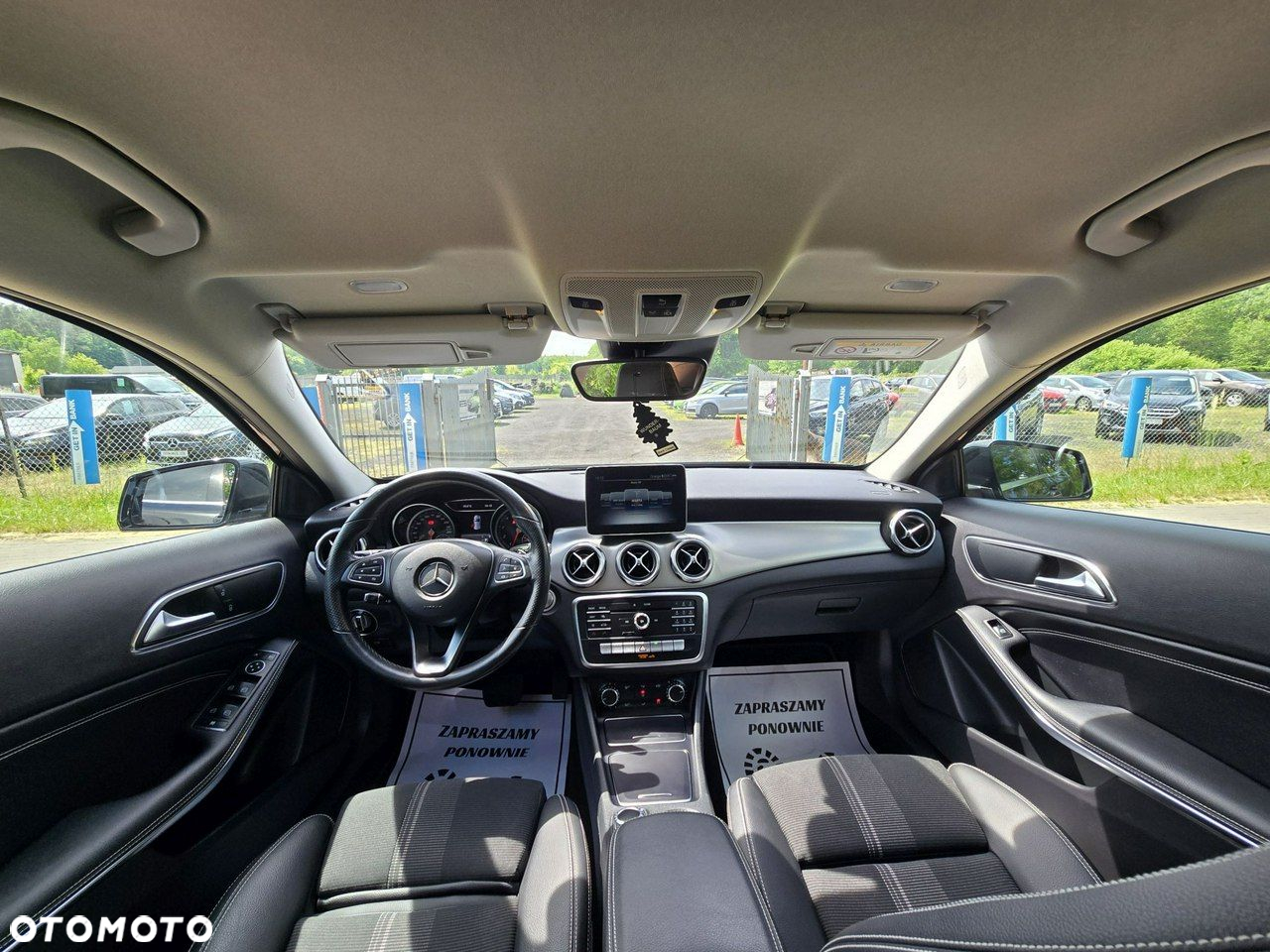 Mercedes-Benz GLA - 21