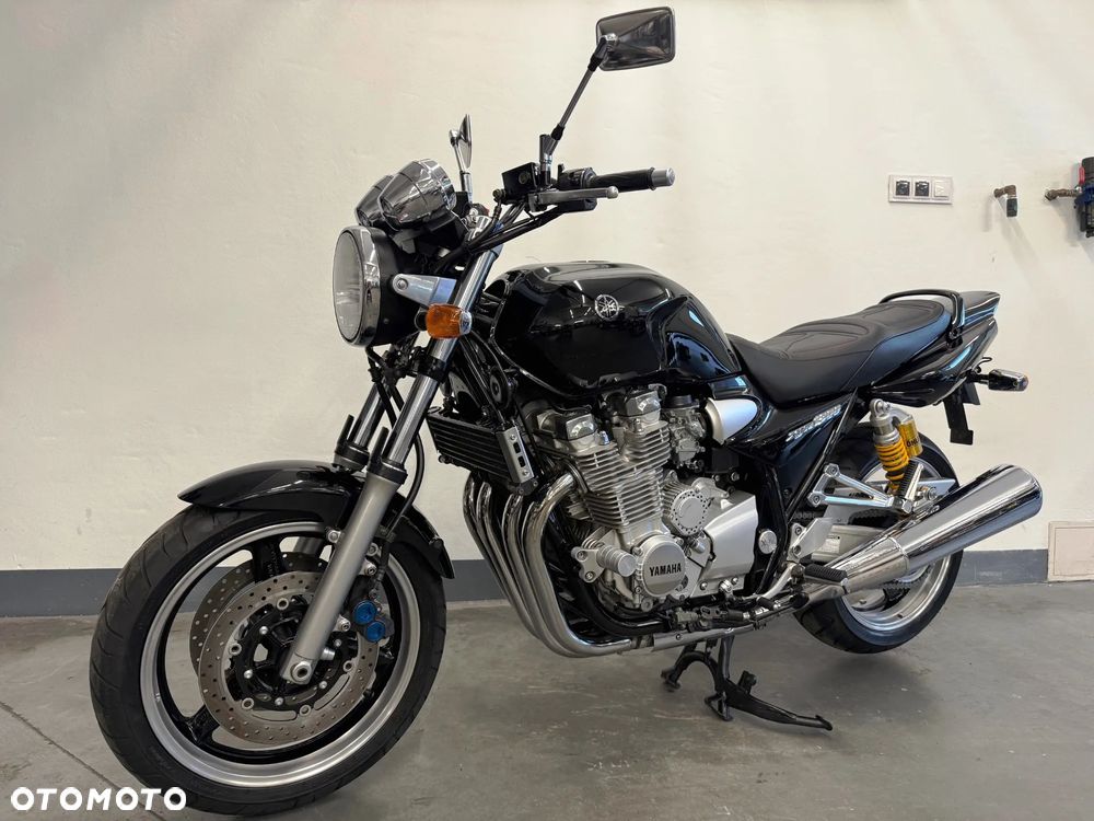 Yamaha XJR - 6