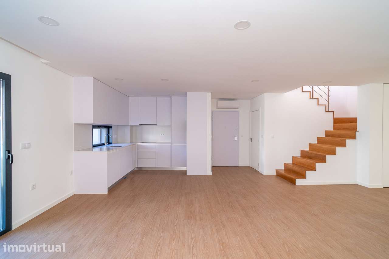 Apartamento T2 Duplex Novo com Terraço, 2 Suites e Estacionamento, em - Grande imagem: 3/23