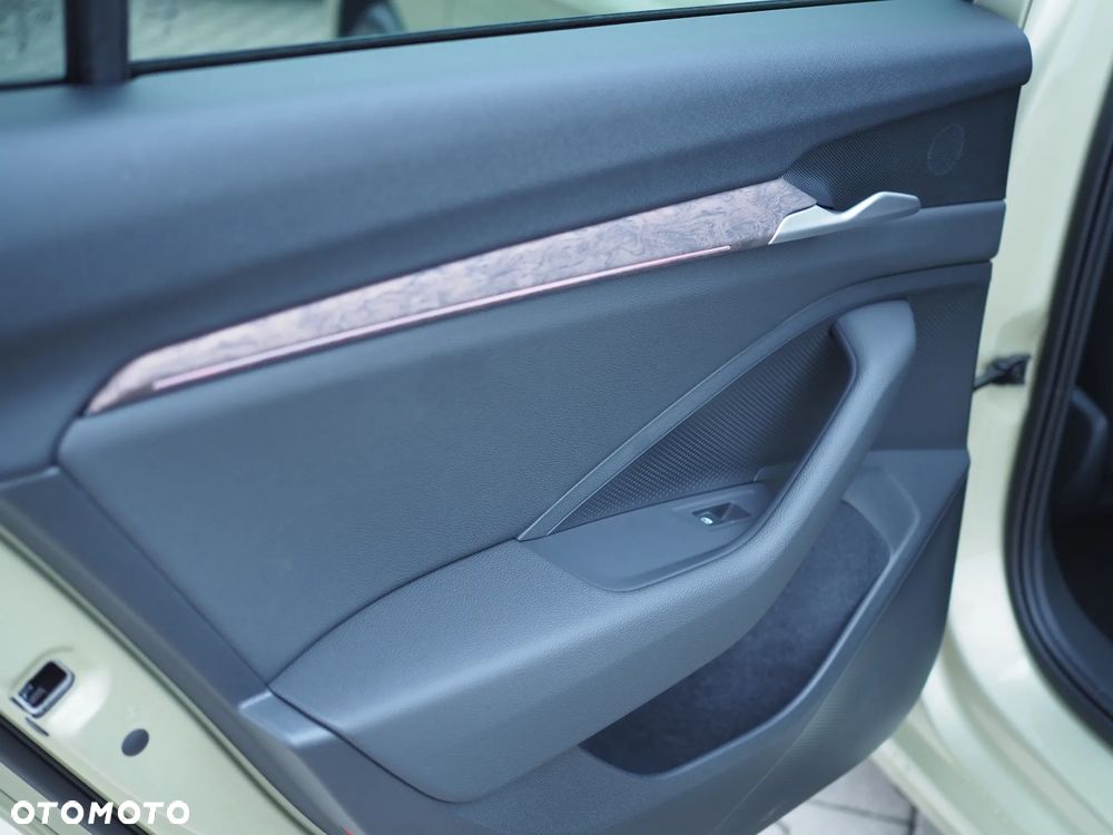 Skoda Superb 2.0 TDI SCR 4x4 L&K DSG - 12