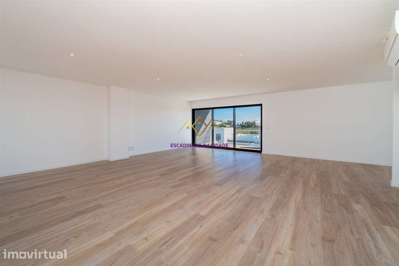 Penthouse T5 com Vista Rio, 7 Varandas e 2 Garagens Box, em Condomínio - Grande imagem: 3/60
