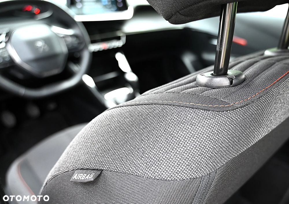 Peugeot 208 - 30