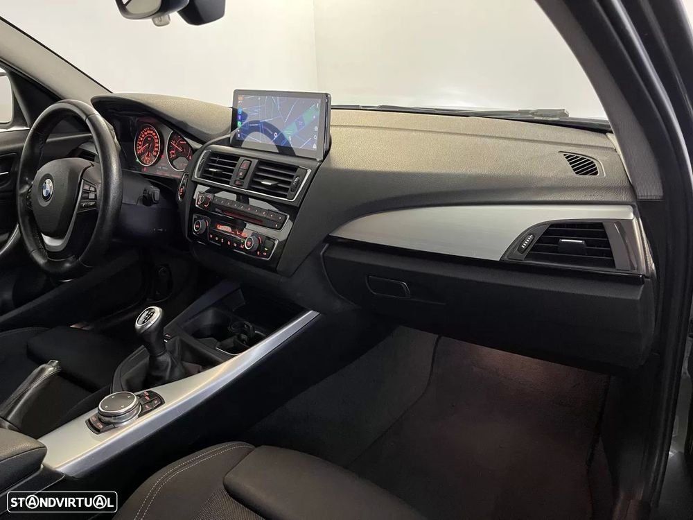 BMW 116 d Line Sport — fotografia 14