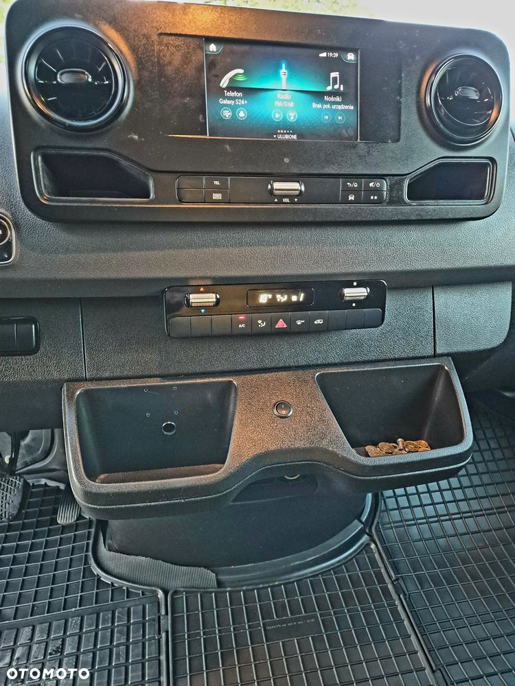 Mercedes-Benz Sprinter - 29
