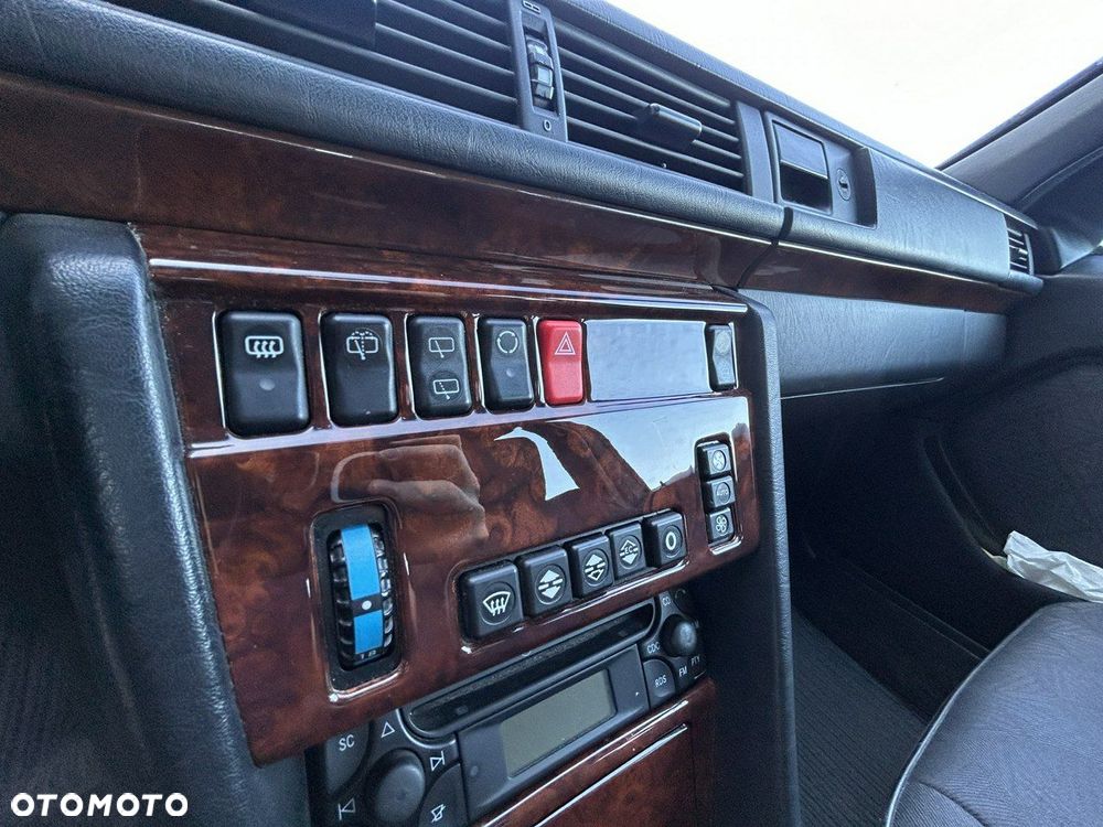 Mercedes-Benz Klasa E 250 T D Elegance - 12