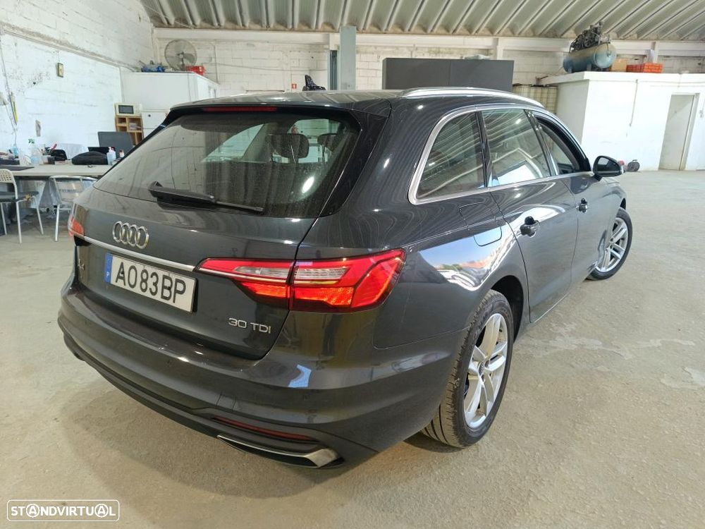 Audi A4 Avant 30 TDI S tronic - 3