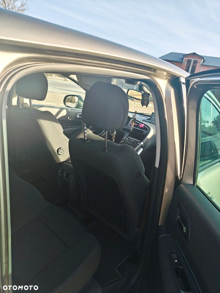 Peugeot 3008 2.0 HDi HYbrid4 - 11