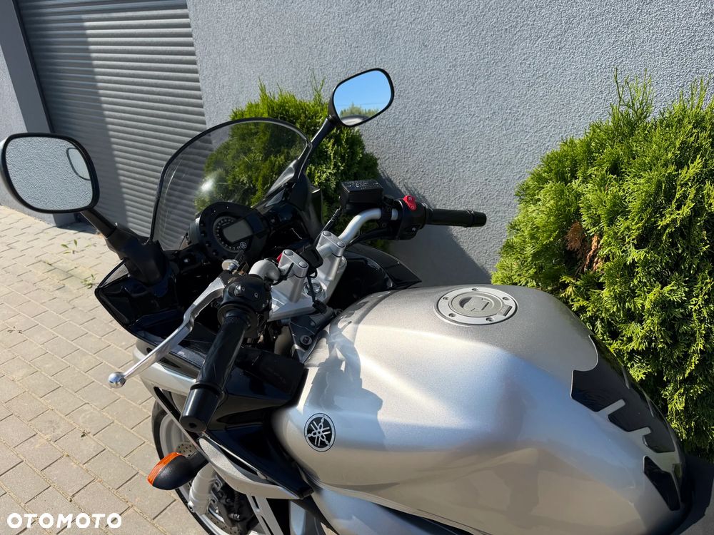 Yamaha FZ - 33