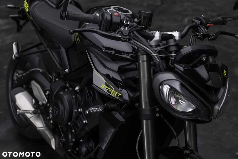 Triumph Street Triple - 8