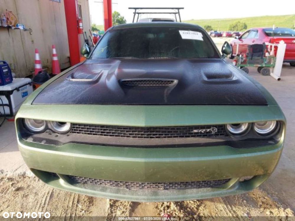 Dodge Challenger - 8