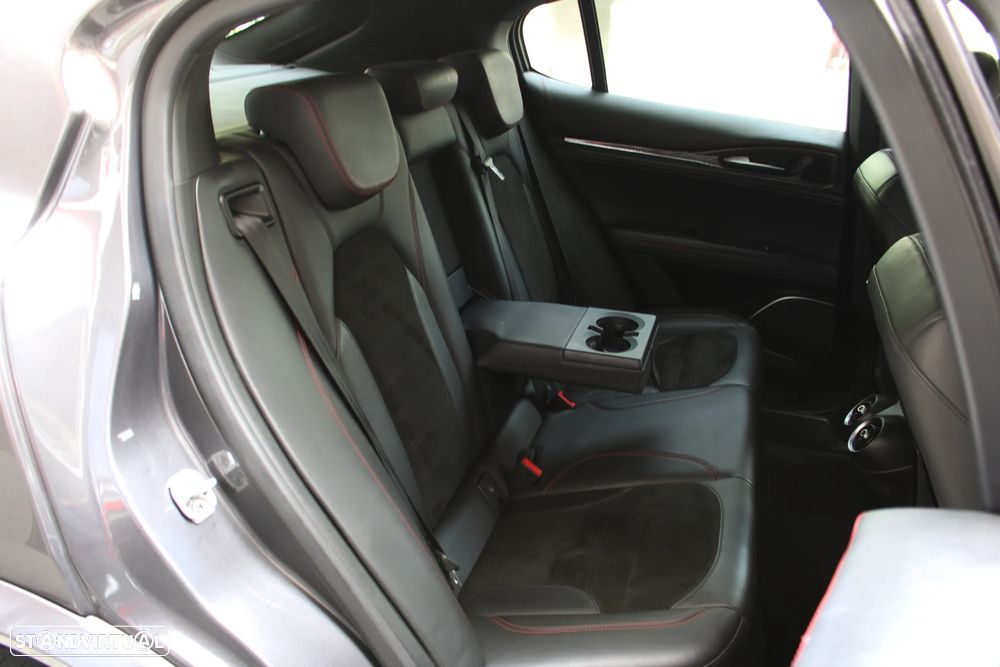 Alfa Romeo Stelvio V6 2.9 Bi-Turbo AT8-Q4 Quadrifoglio - 28