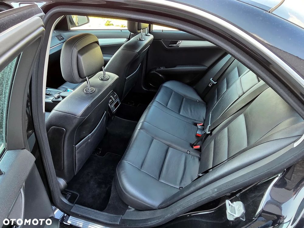 Mercedes-Benz Klasa C 220 CDI DPF Automatik Avantgarde - 14