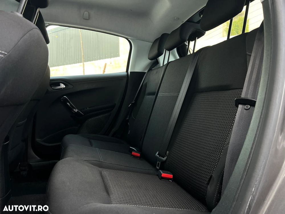 Peugeot 208 PureTech 110 Stop & Start Allure - 6