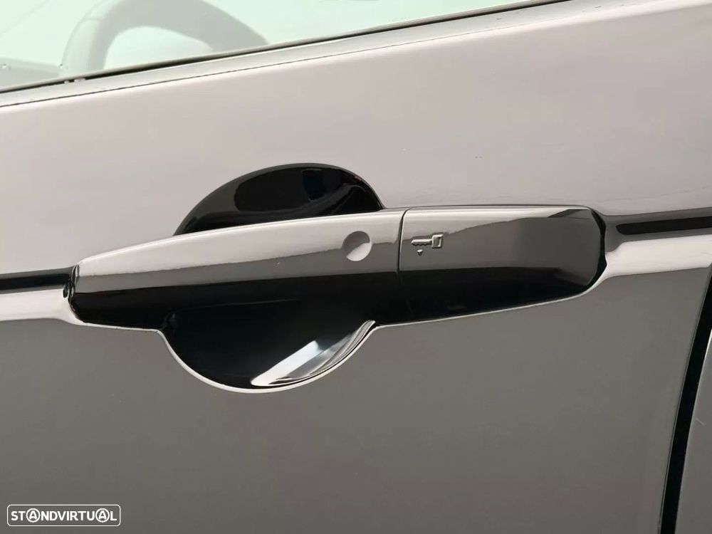 Land Rover Discovery Sport 1.5 I3 P300e AWD SE — fotografia 17