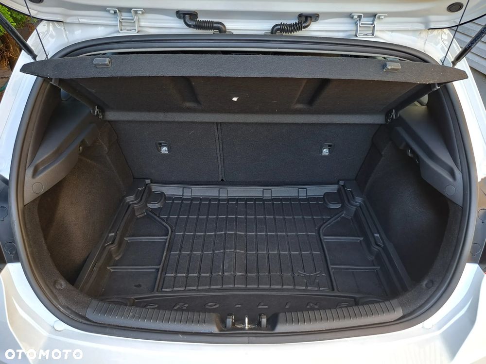 Hyundai i30 1.5 DPI Classic + - 33