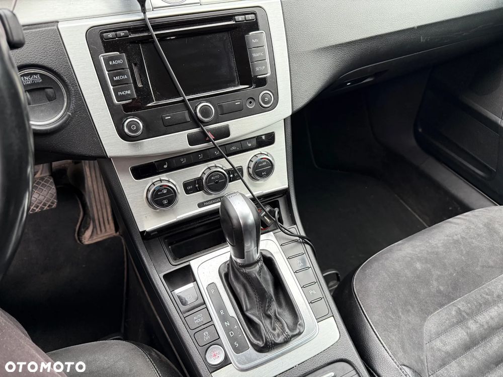 Volkswagen Passat 2.0 TDI Highline DSG - 23