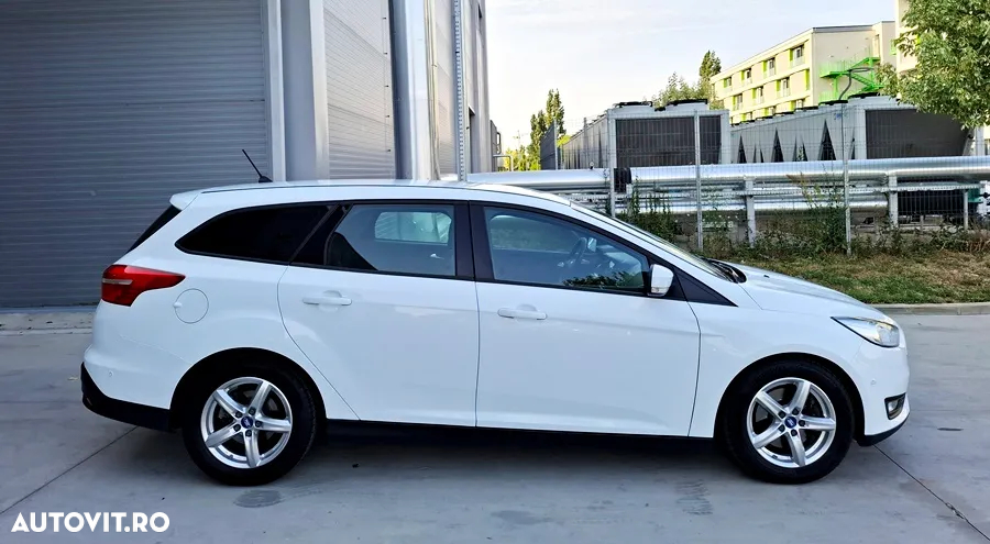 Ford Focus 2.0 TDCI Powershift Titanium - 19