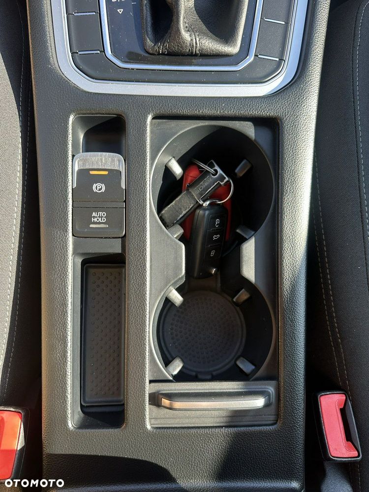 Volkswagen Passat - 25