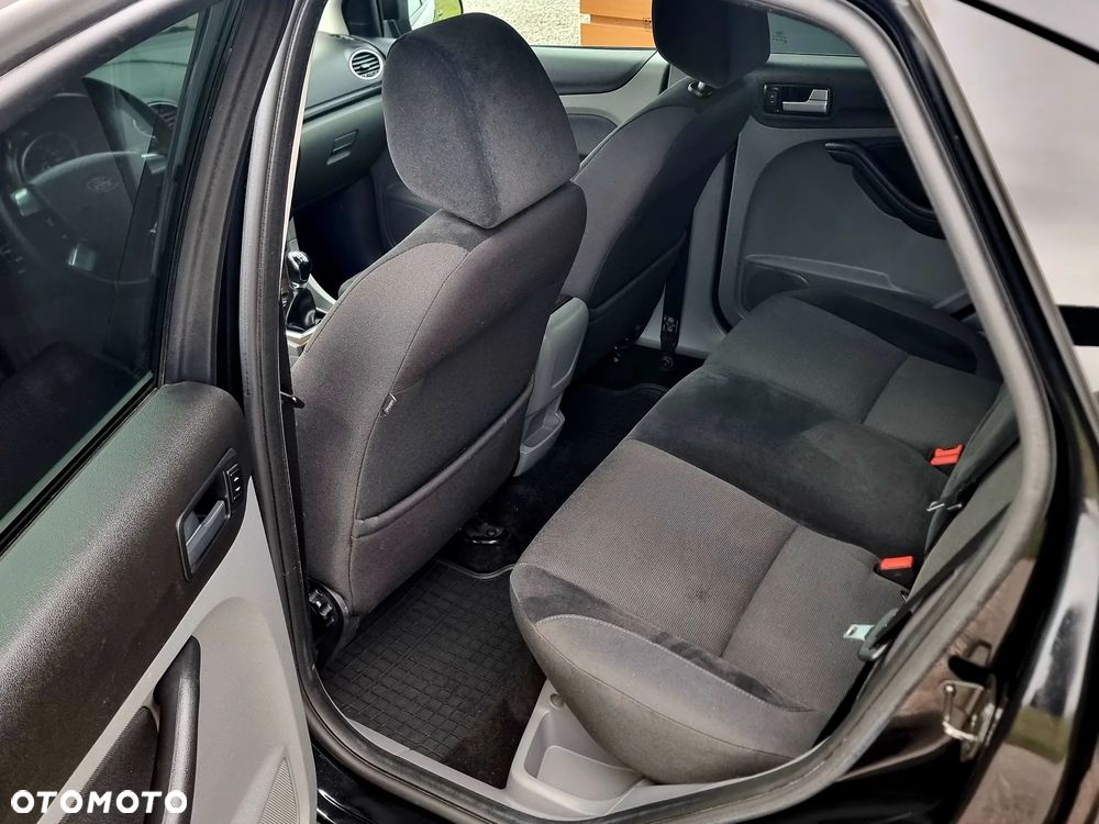 Ford Focus 2.0 16V Sport - 15