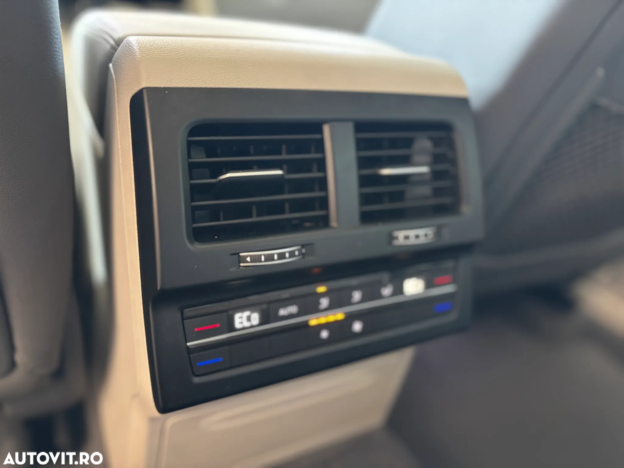 Volkswagen Touareg V6 TDI Elegance - 33