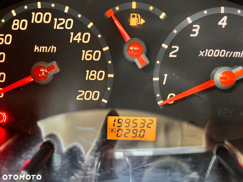 Nissan Micra - 8
