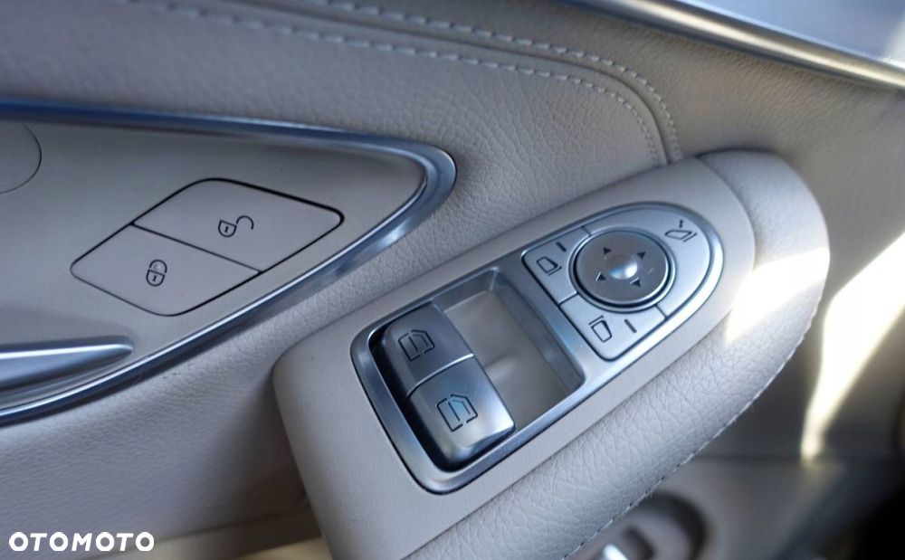 Mercedes-Benz Klasa C 200 4-Matic 9G-Tronic - 19