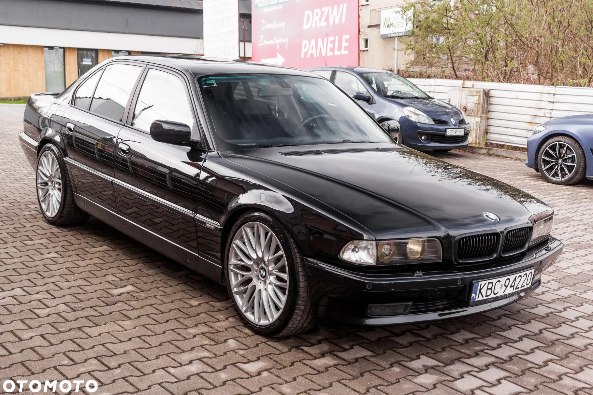 BMW Seria 7 750i - 12