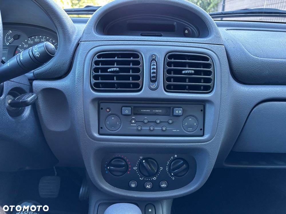 Renault Clio 1.4i RT 16V - 17