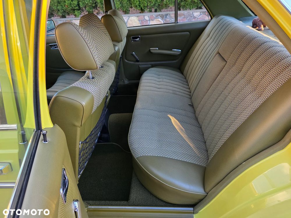 Mercedes-Benz W123 - 12