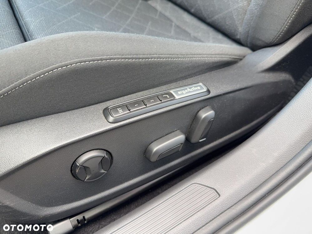 Volkswagen Golf 1.0 eTSI Life DSG - 12