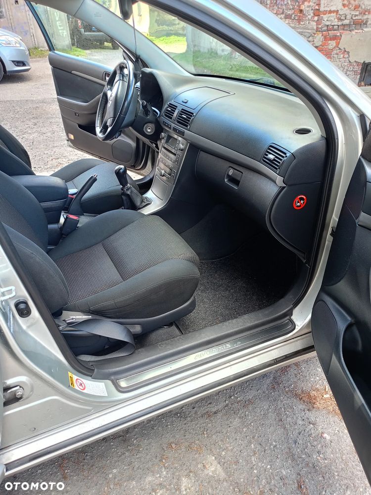 Toyota Avensis 2.0 VVT-i Sol - 12