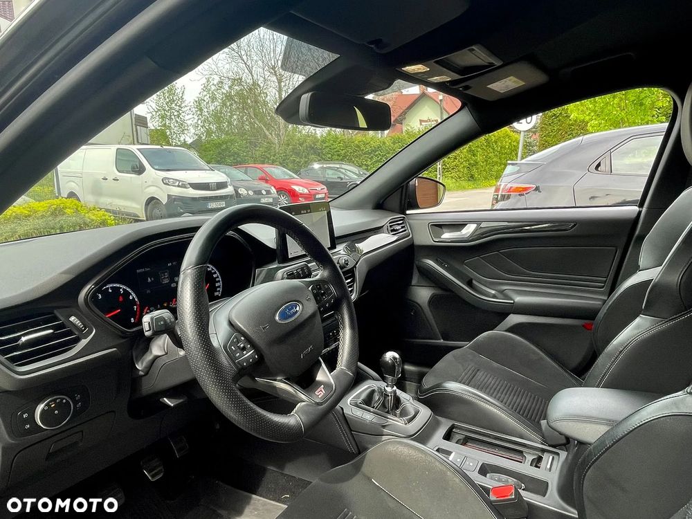 Ford Focus 2.3 EcoBoost ST - 12