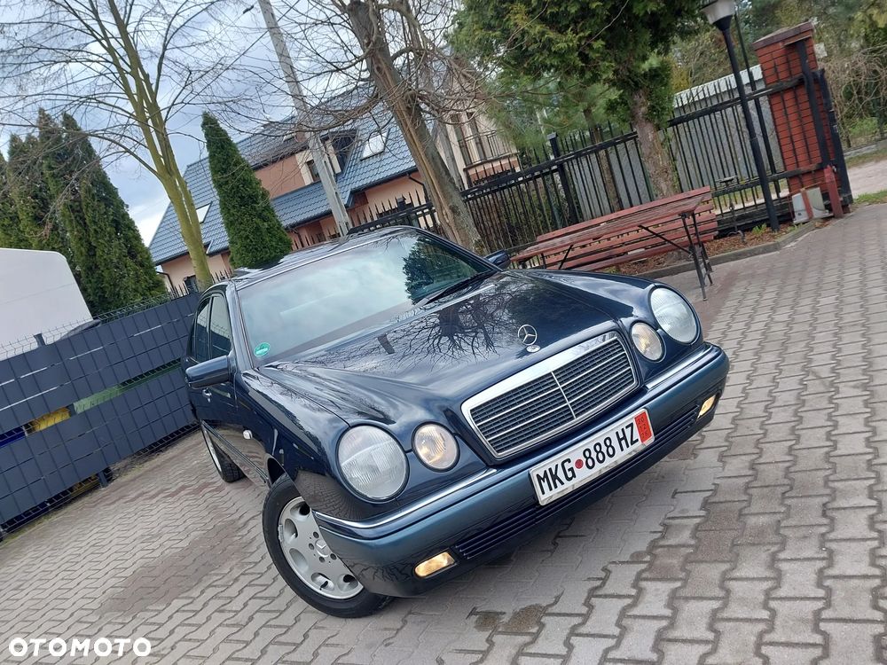 Mercedes-Benz Klasa E - 23