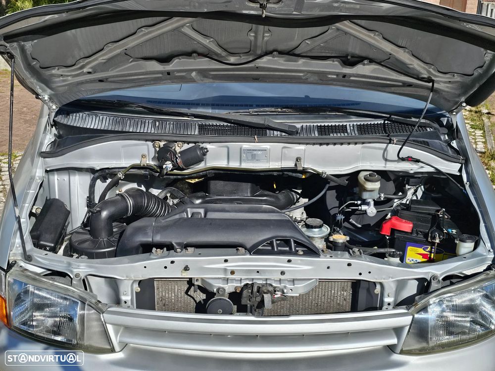 Toyota HiAce 2.4 D LH102L 4 Vidros - 10