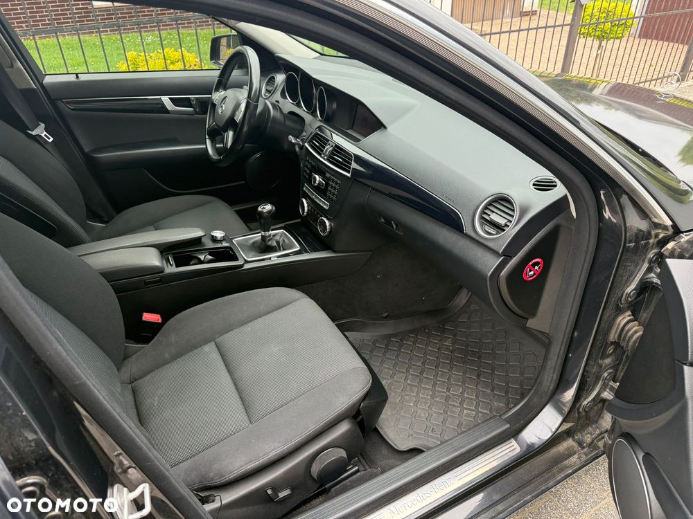 Mercedes-Benz Klasa C 200 CGI BlueEFFICIENCY Elegance - 11
