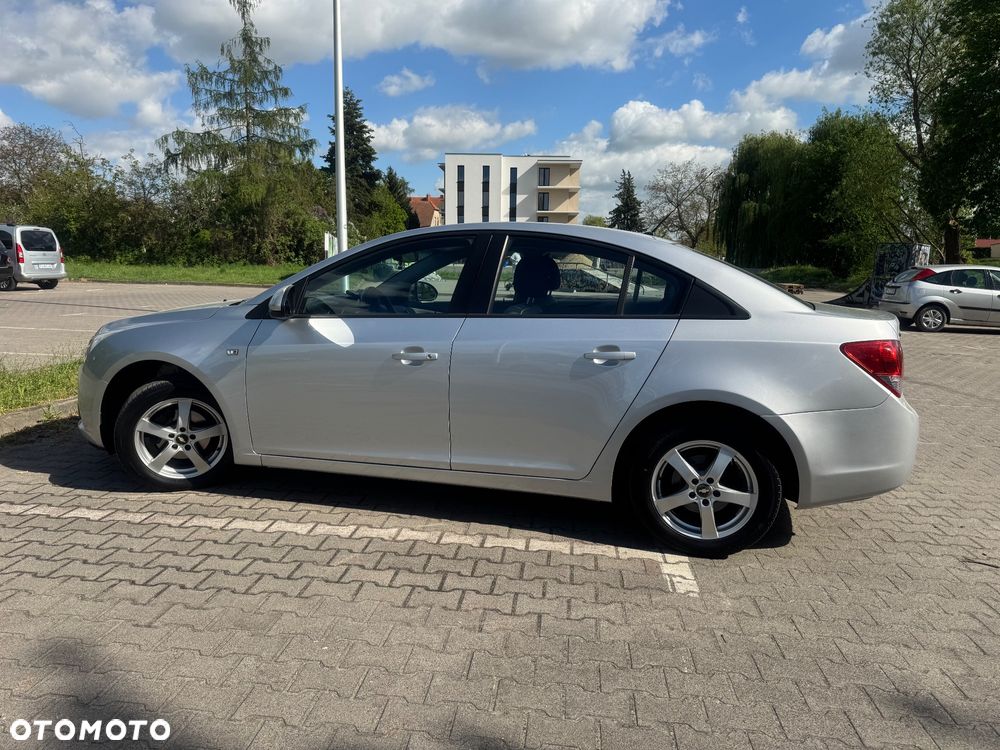 Chevrolet Cruze 1.6 LS - 3