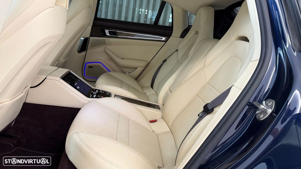 Porsche Panamera 4 E-Hybrid - 12