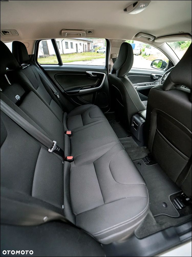 Volvo V60 Cross Country - 35