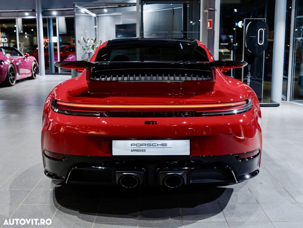Porsche 911 Carrera 4 GTS PDK - 8
