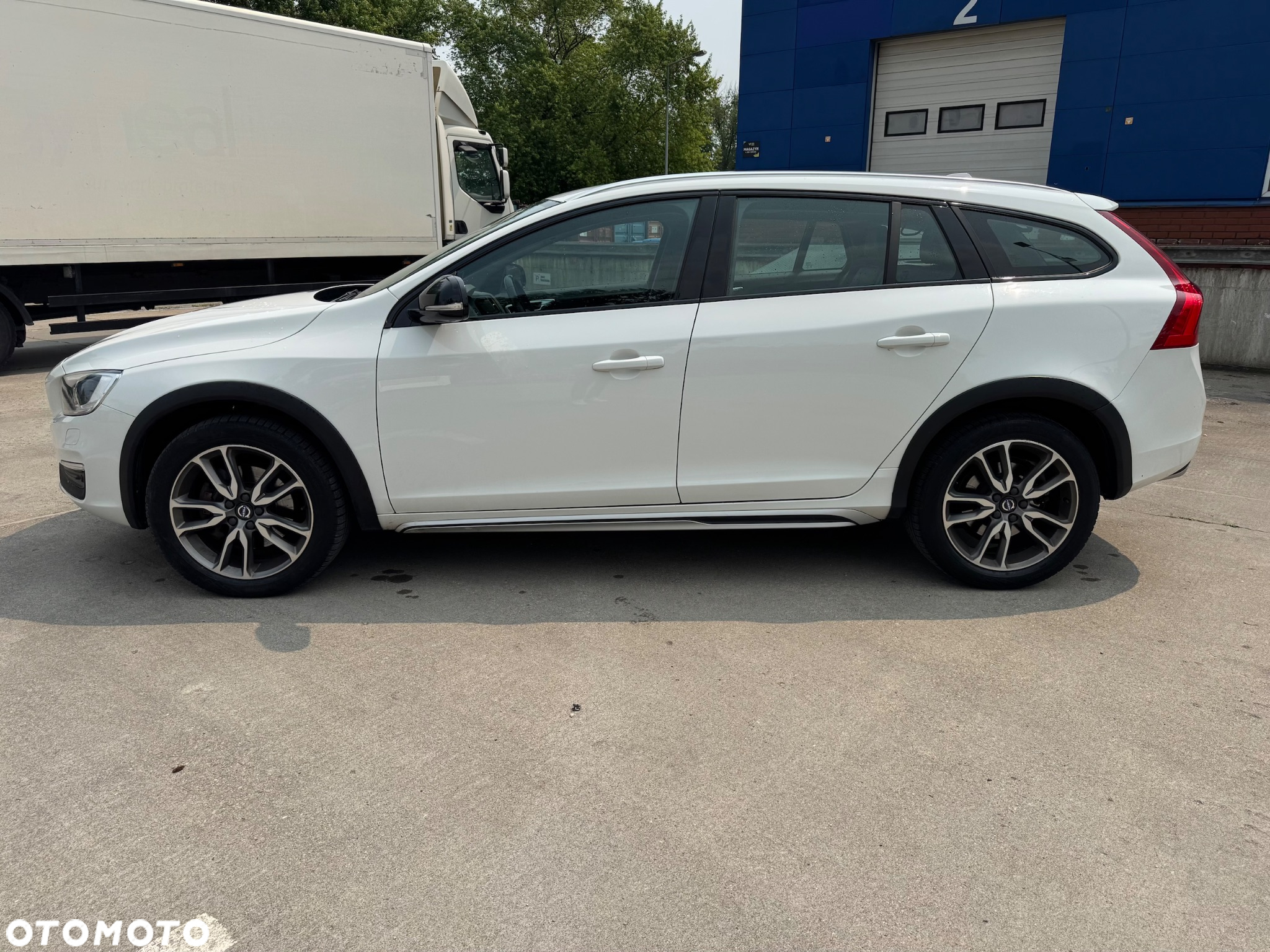 Volvo V60 Cross Country T5 AWD Momentum - 2
