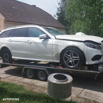 Dezmembrez Mercedes Benz E220 - 1