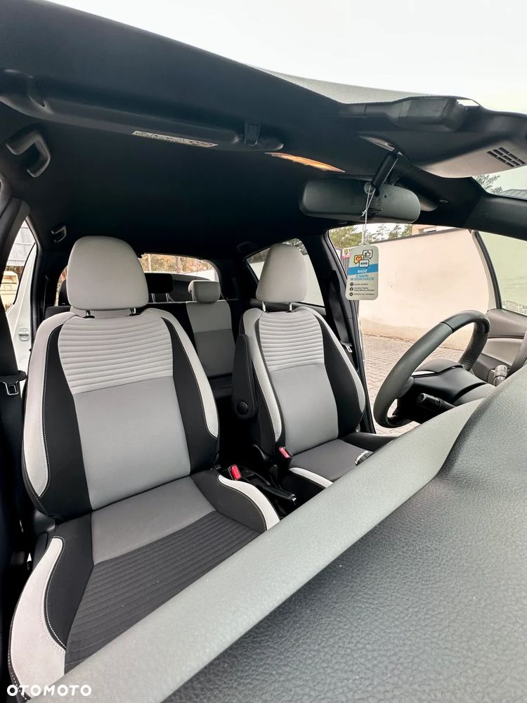 Toyota Yaris Hybrid 100 Selection Pure - 15