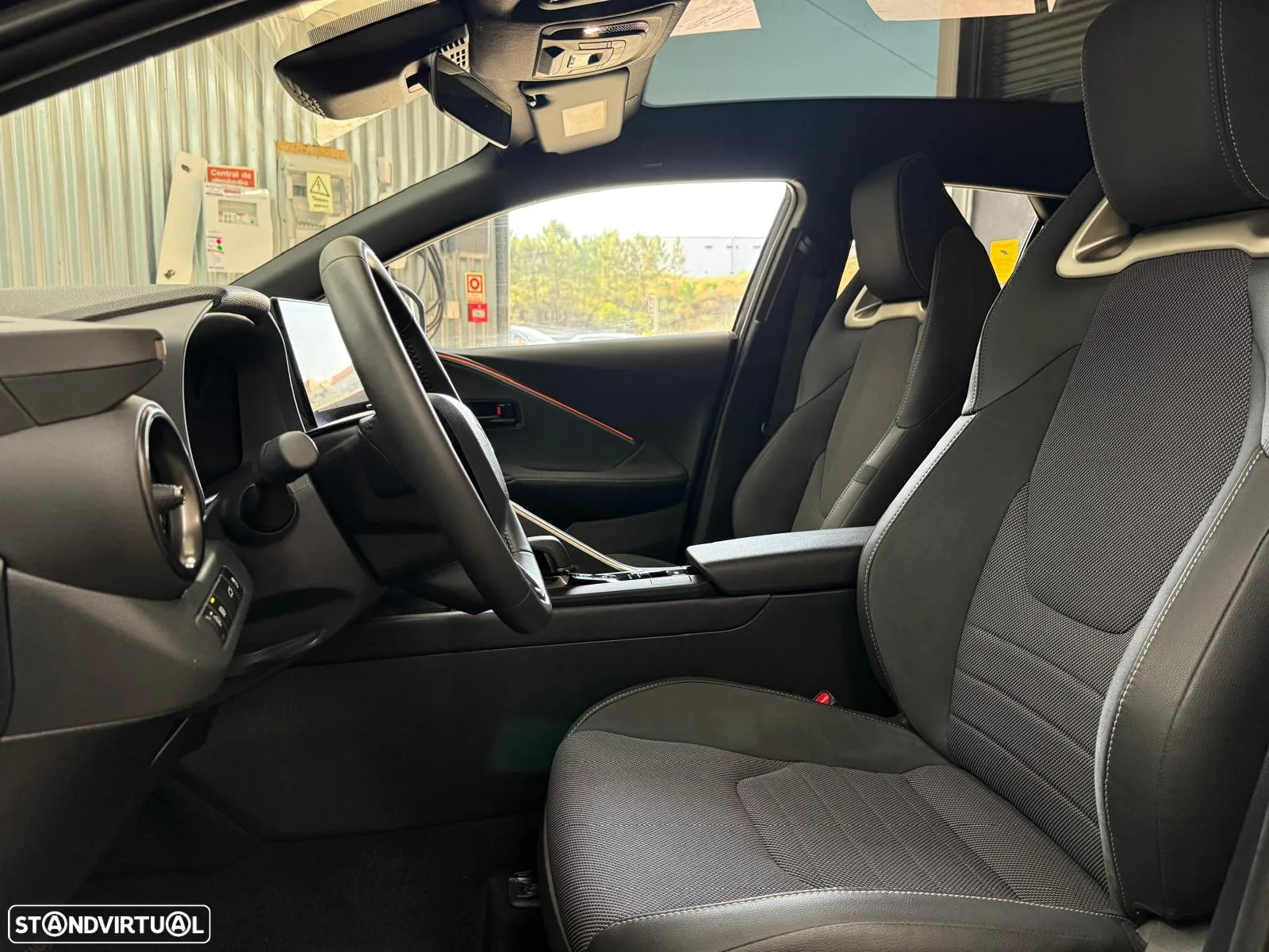 Toyota C-HR 1.8 Hybrid Lounge - 18