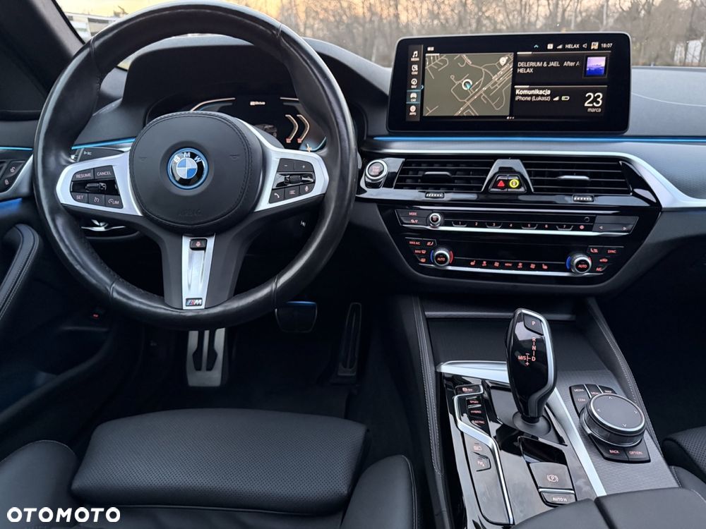 BMW Seria 5 530e xDrive M Sport sport - 28