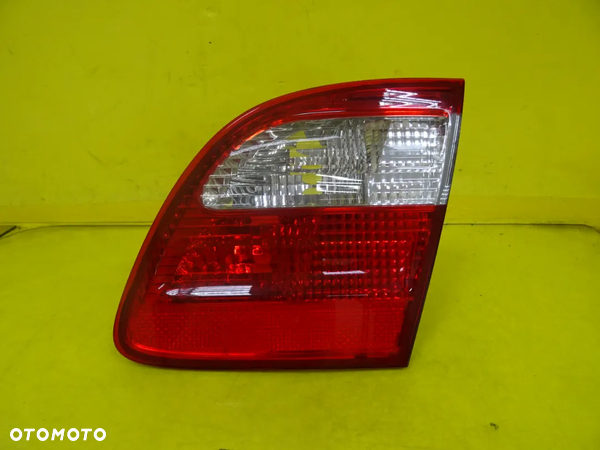 LAMPA PRAWY TYŁ W KLAPE MERCEDES W211 KOMBI A2118201464 NR286