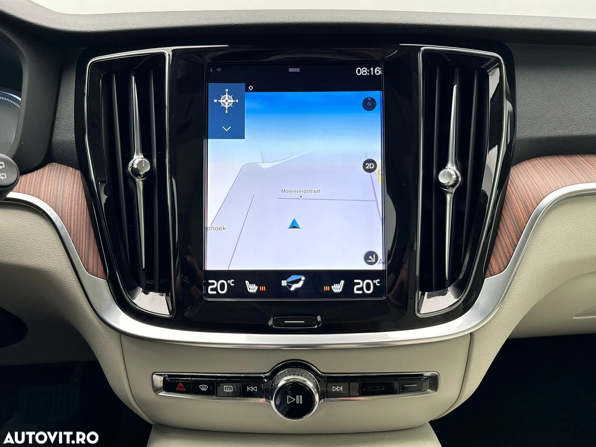 Volvo V60 T8 AWD Recharge Geartronic Inscription - 11