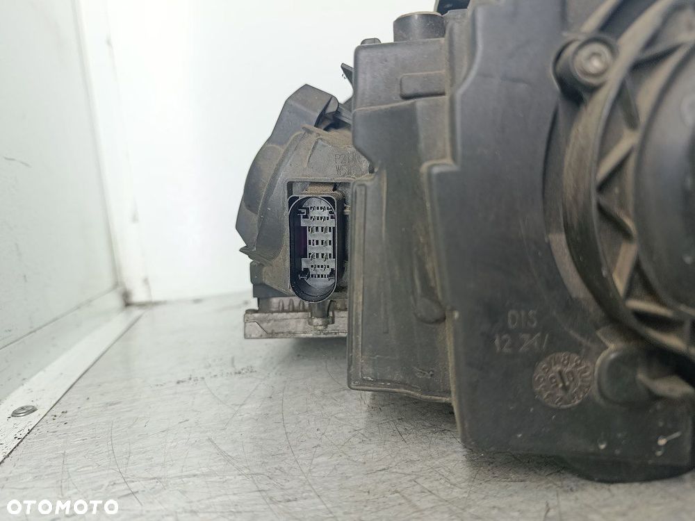 LAMPA PRZÓD PRAWA XENON AUDI A4 B7 8E0941004AM   0301219272 AL - 4