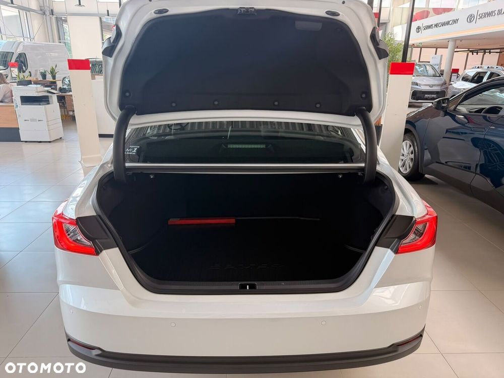 Toyota Camry - 16