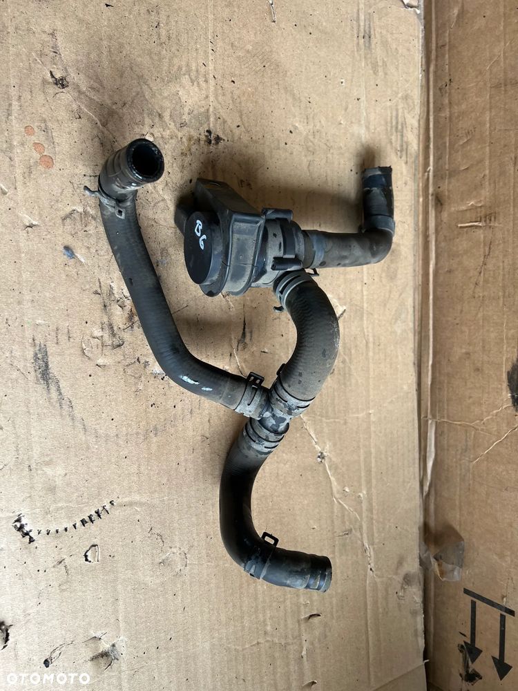 Dodatkowa pompka wody wąż rurka VW Passat B6 1K0965561F 1K0122063K - 1
